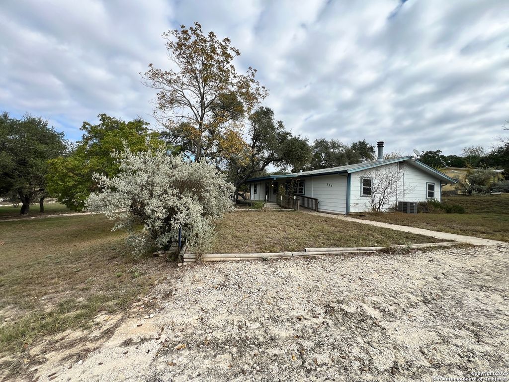 Photo of 333 Tamarack, Canyon Lake, TX 78133 (MLS # 1924712)