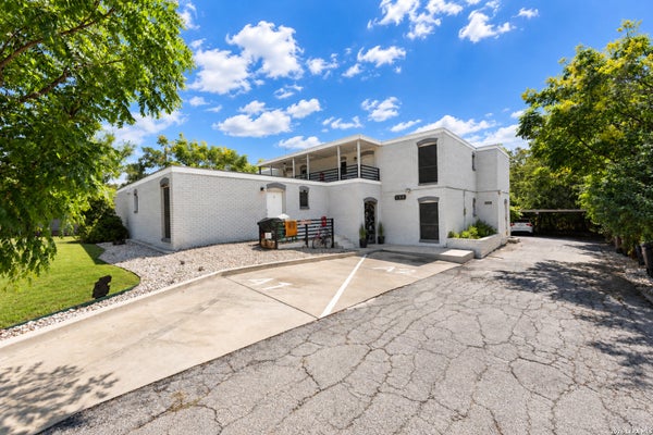 358 CLAREMONT AVE APT 5, SAN ANTONIO, TX 78209 - Image ccf4bfa718aaefd1415754db037da196/2735219819