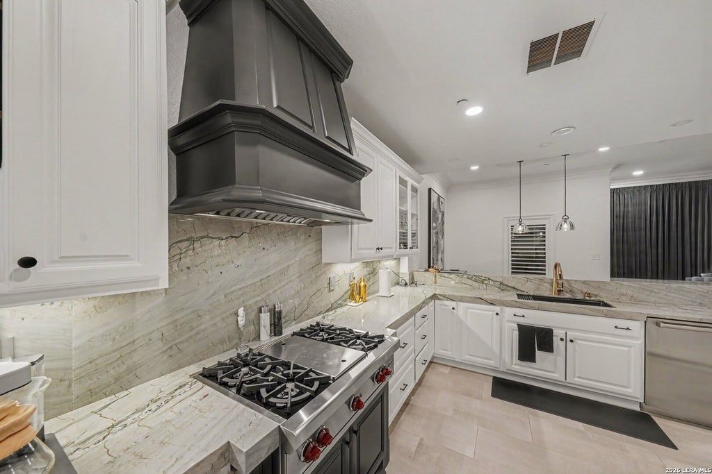Photo of 123 EATON ST 102 #102, Alamo Heights, TX 78209 (MLS # 2010262)
