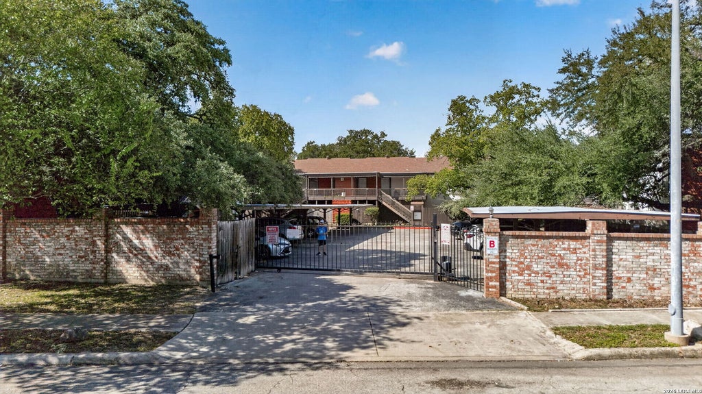 Photo of 3803 Barrington St 4B #4B, San Antonio, TX 78217 (MLS # 2018629)