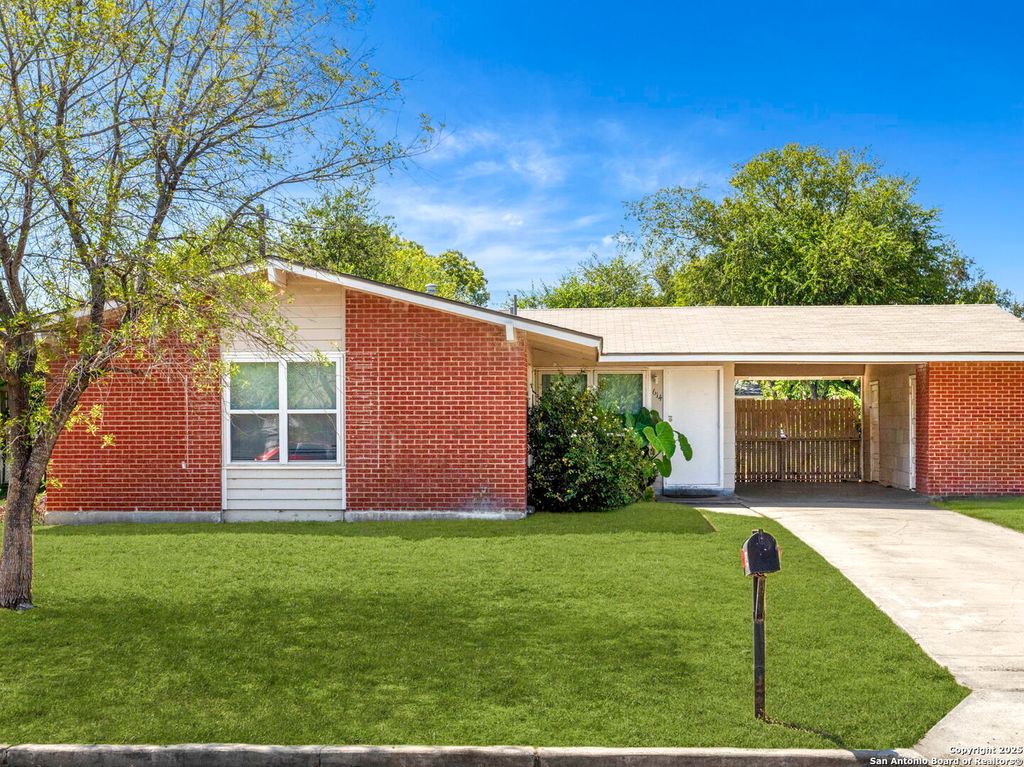 Photo of 614 Karen, San Antonio, TX 78218 (MLS # 1914979)