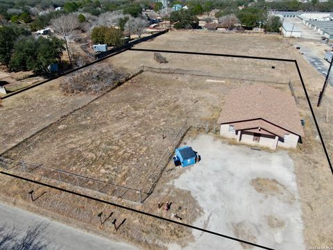 1244 Encino Pleasanton TX 78064