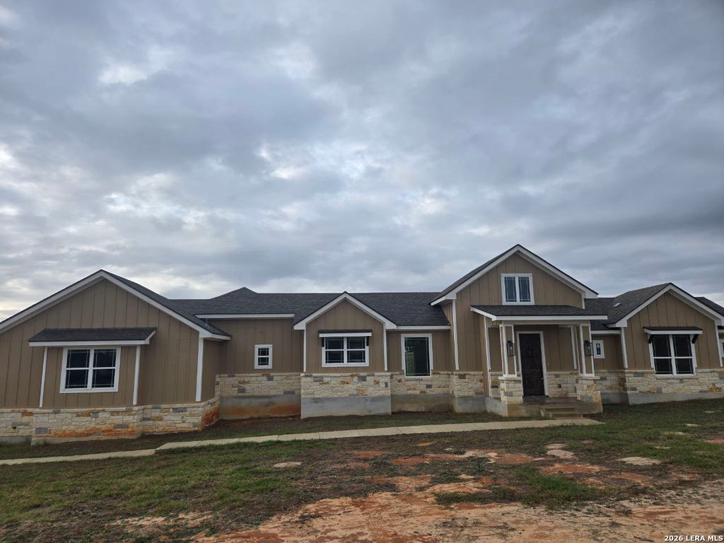 Photo of 120 Summer Meadow Dr, La Vernia, TX 78121 (MLS # 1935588)