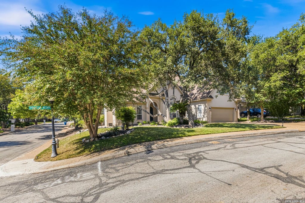 Photo of 17311 FOUNTAIN BLUFF DR, San Antonio, TX 78248 (MLS # 2023701)