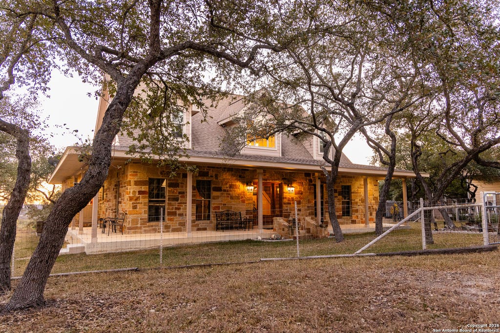 Photo of 488 Phillip, Pipe Creek, TX 78063 (MLS # 1934977)