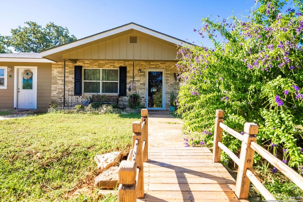 Photo of 461 Shortys Ln, Fredericksburg, TX 78624 (MLS # 1912086)