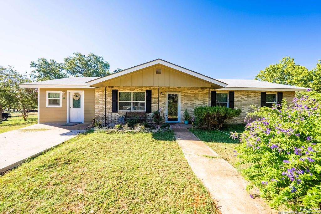 Photo of 461 Shortys Ln, Fredericksburg, TX 78624 (MLS # 1912086)