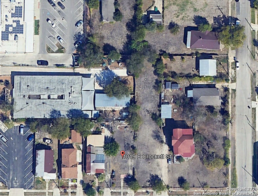 Photo of 1019 E CROCKETT ST, San Antonio, TX 78202 (MLS # 1866476)