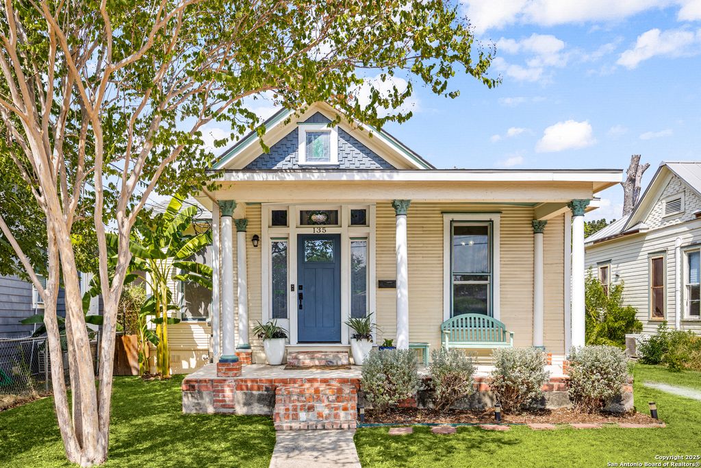 Photo of 135 Vitra, San Antonio, TX 78210 (MLS # 1917374)