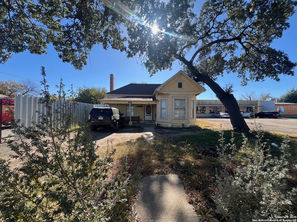 Photo of 423 W Main, Uvalde, TX 78801 (MLS # 1929747)