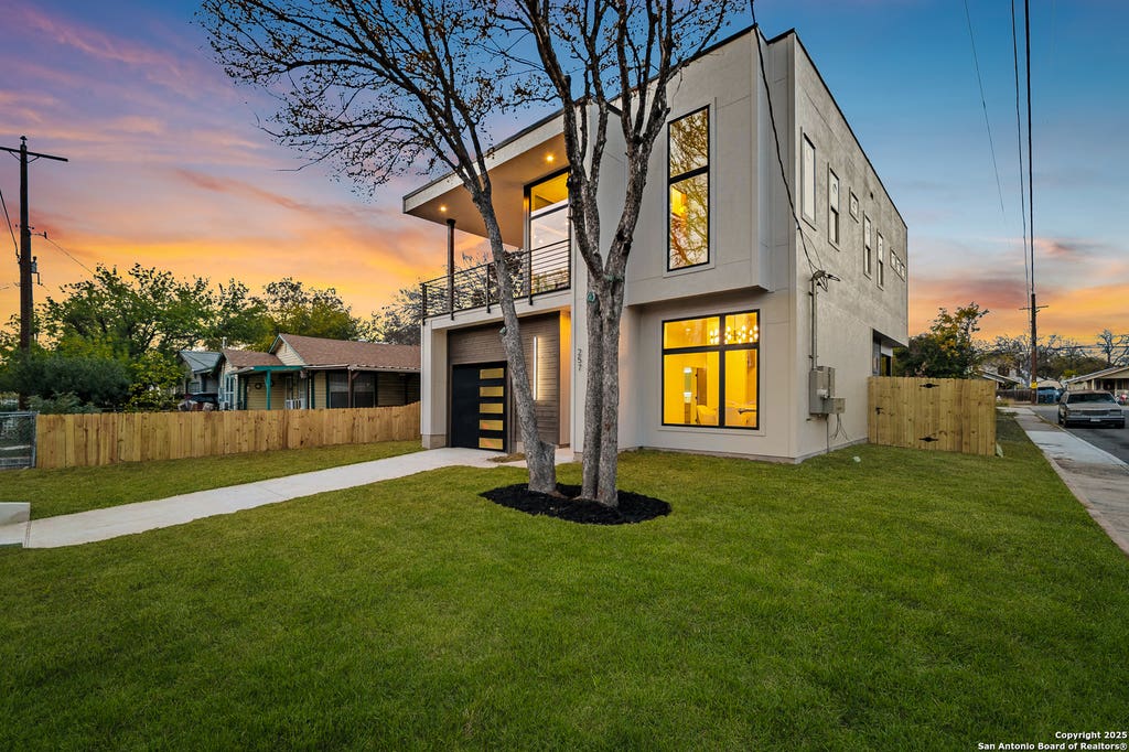 Photo of 257 E Baylor, San Antonio, TX 78204 (MLS # 2007375)