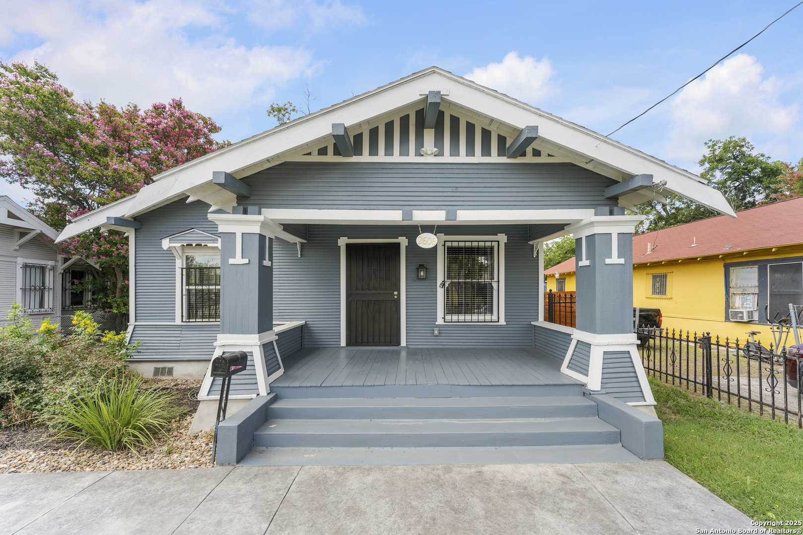 2606 Saunders