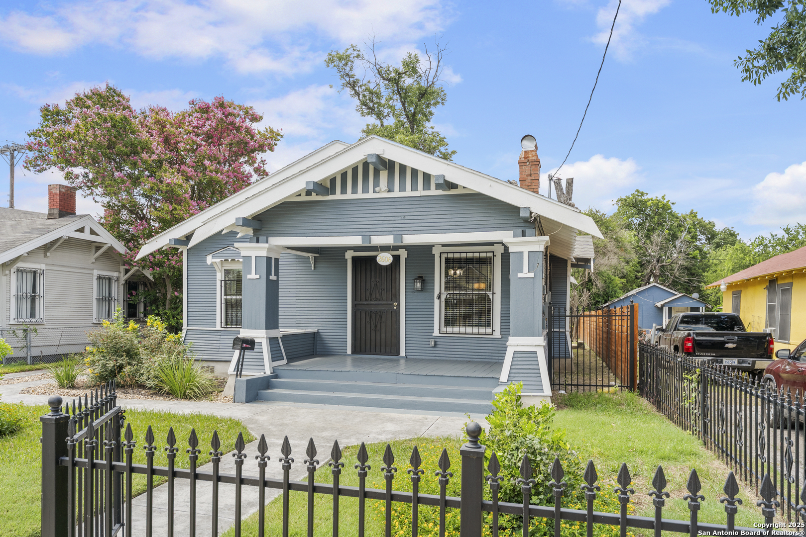 2606 Saunders