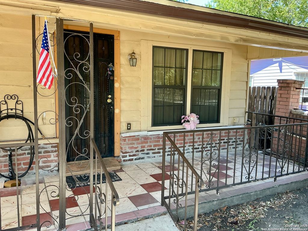 Photo of 3718 W Martin St., San Antonio, TX 78207 (MLS # 1893618)