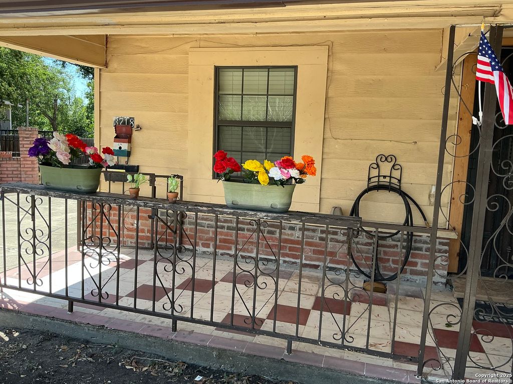 Photo of 3718 W Martin St., San Antonio, TX 78207 (MLS # 1893618)