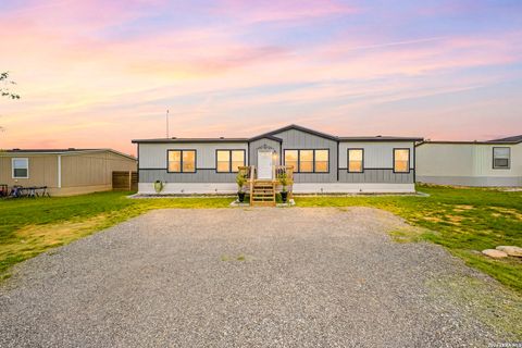 Property photo of 173 Viridian Vw, Pleasanton, TX 78064