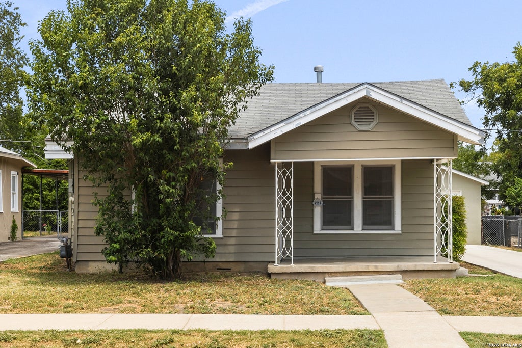 Photo of 227 LINARES ST, San Antonio, TX 78225 (MLS # 2012750)