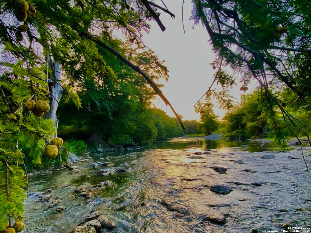 Photo of 212 hoskins, Boerne, TX 78006 (MLS # 1948251)