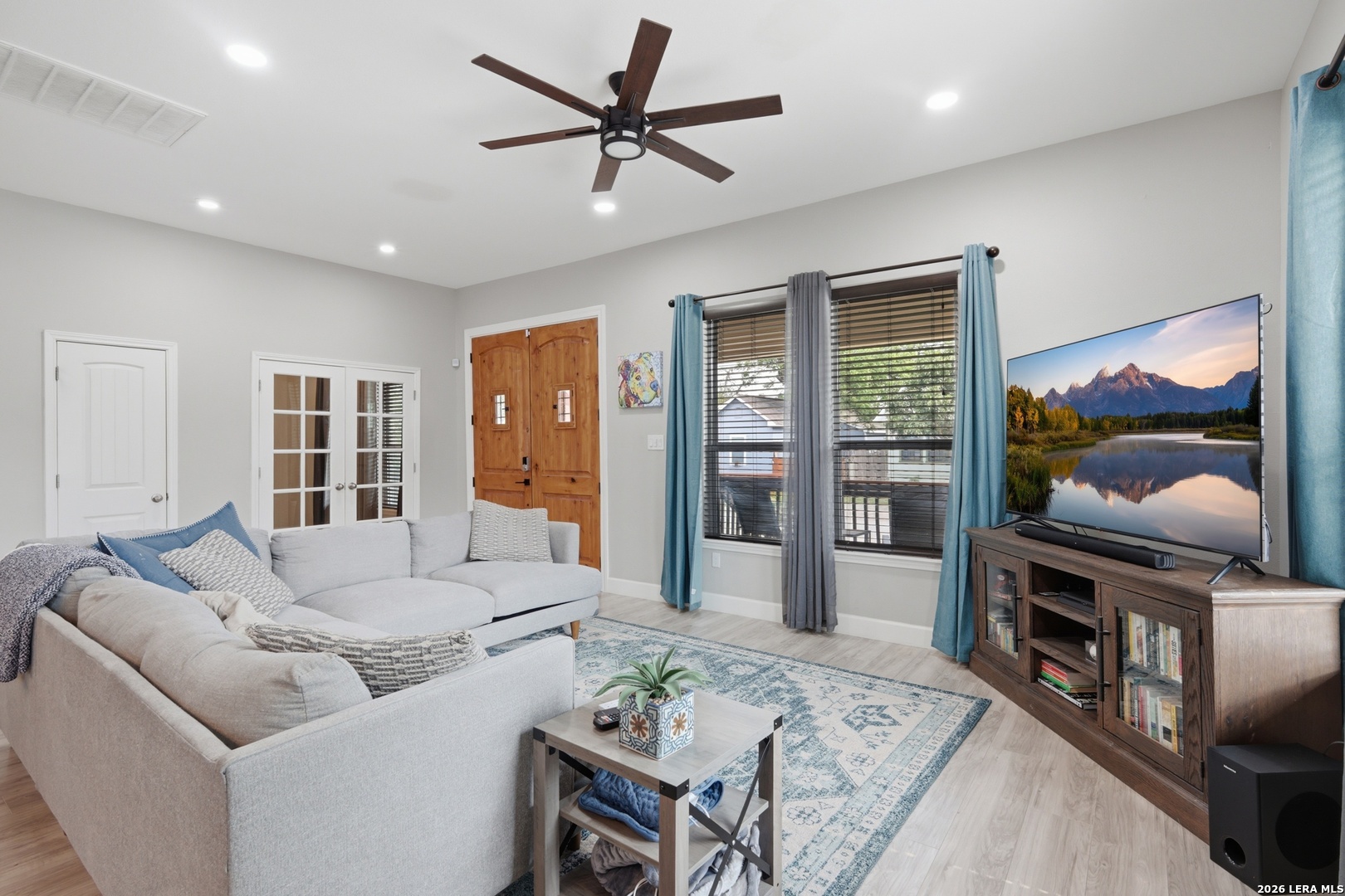 327 W Baylor St