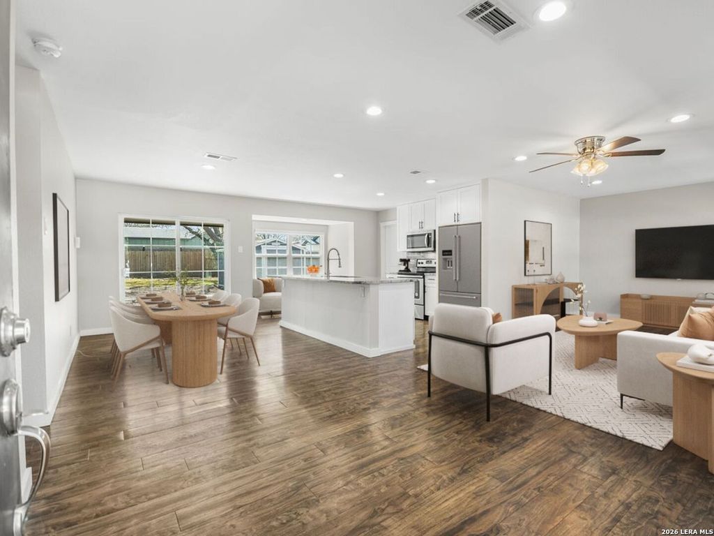 Photo of 509 Hickman, Boerne, TX 78006 (MLS # 1947026)