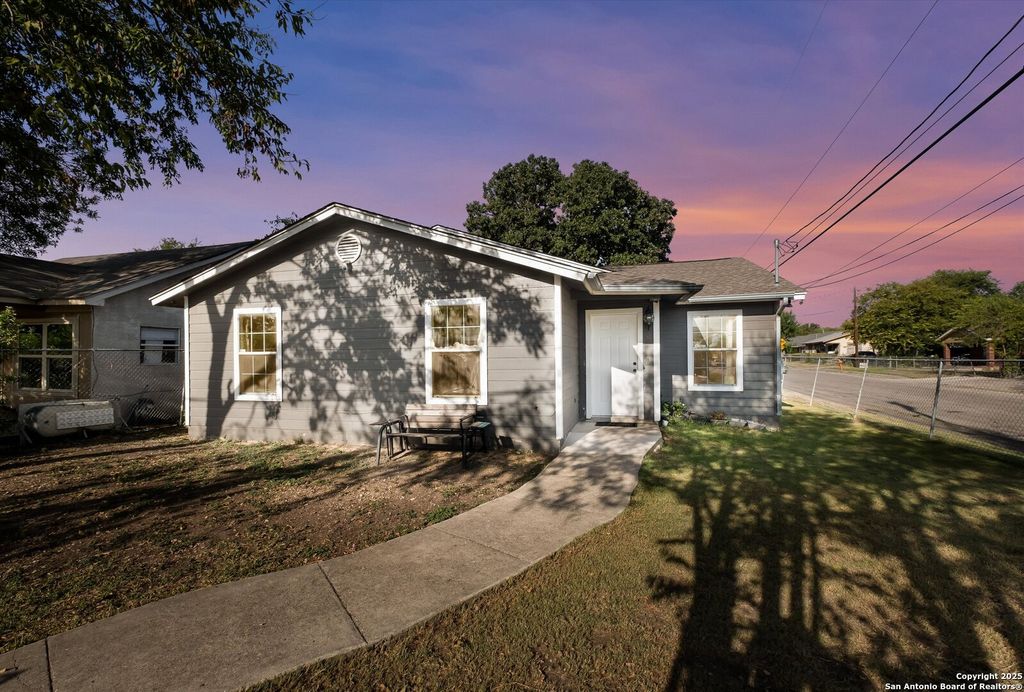 Photo of 2203 SW 19th Street, San Antonio, TX 78207 (MLS # 1912364)