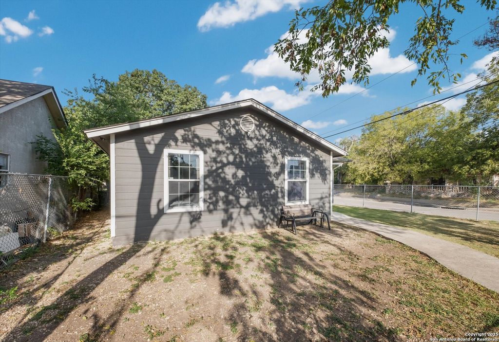Photo of 2203 SW 19th Street, San Antonio, TX 78207 (MLS # 1912364)