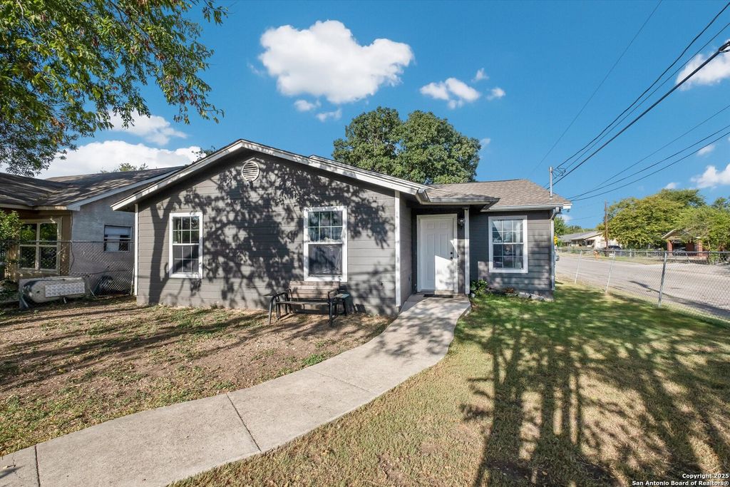 Photo of 2203 SW 19th Street, San Antonio, TX 78207 (MLS # 1912364)