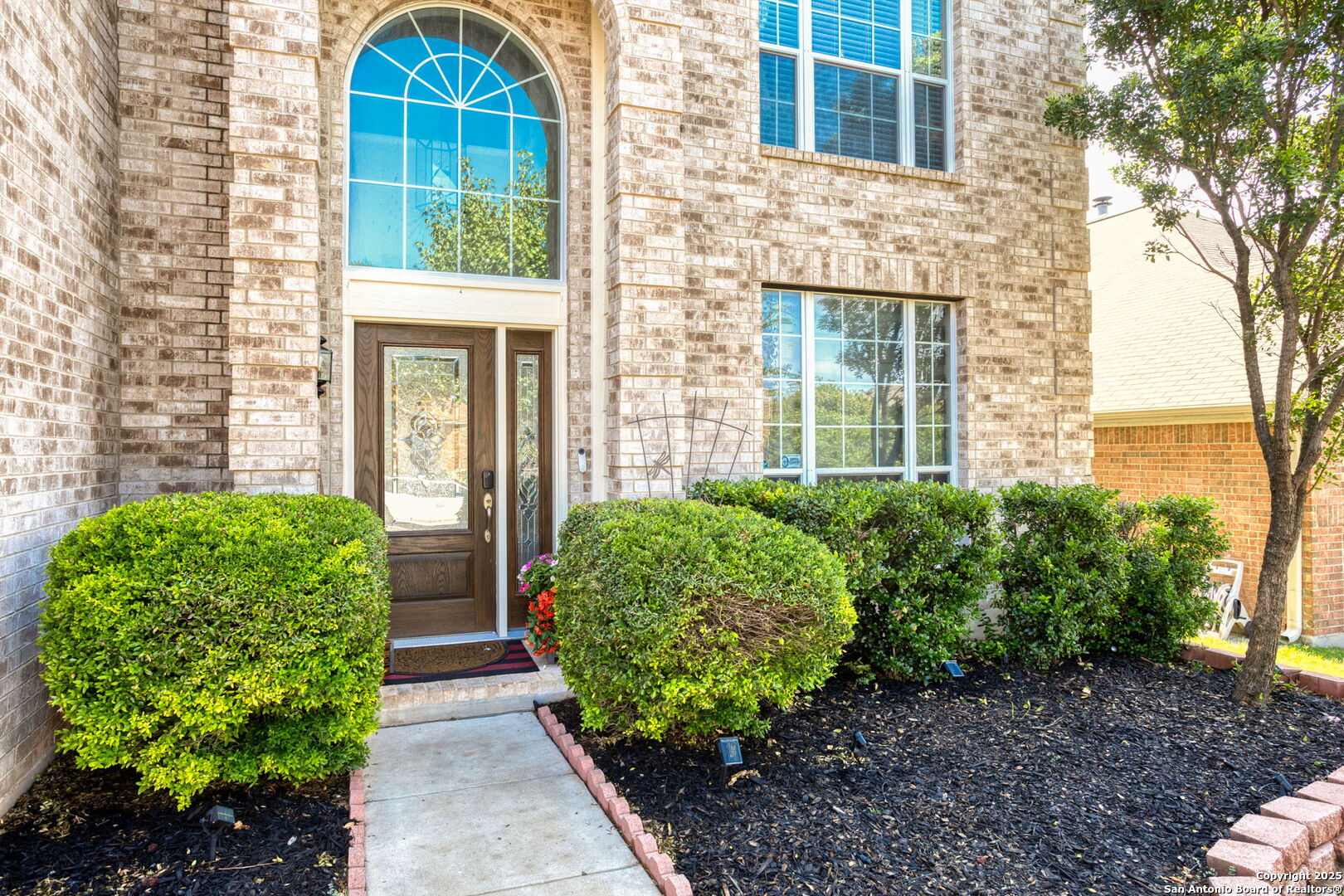 20926 Encino Pebble