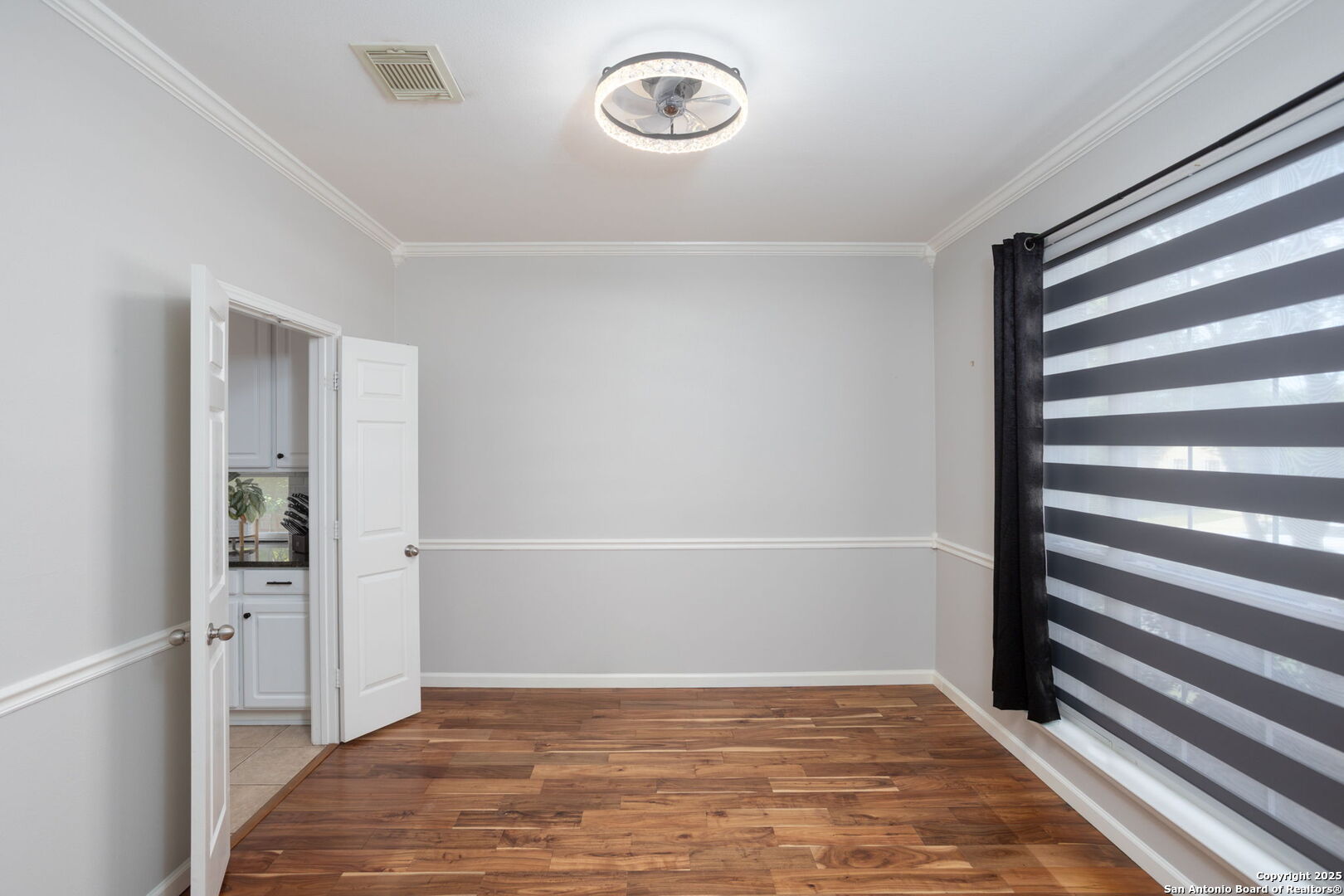 20926 Encino Pebble