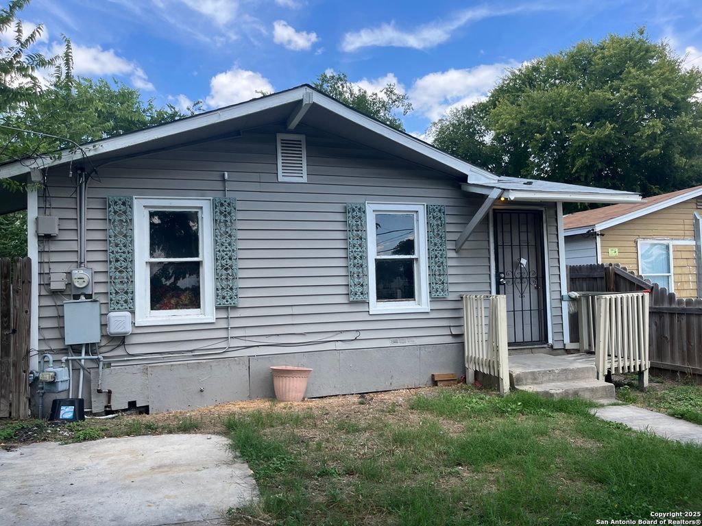 Photo of 1503 Lombrano, San Antonio, TX 78207 (MLS # 1906945)