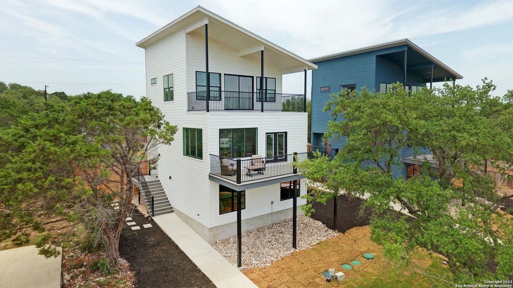 Photo of 675 Hummingbird, Canyon Lake, TX 78133 (MLS # 1897680)