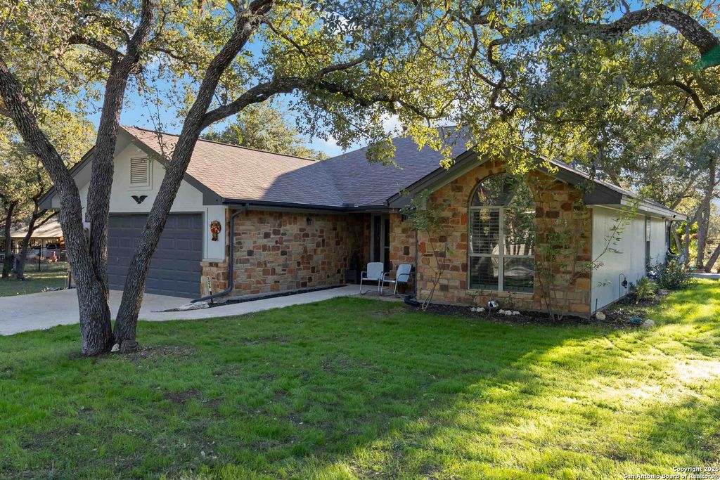 Photo of 2450 Grandview, Canyon Lake, TX 78133 (MLS # 1926757)