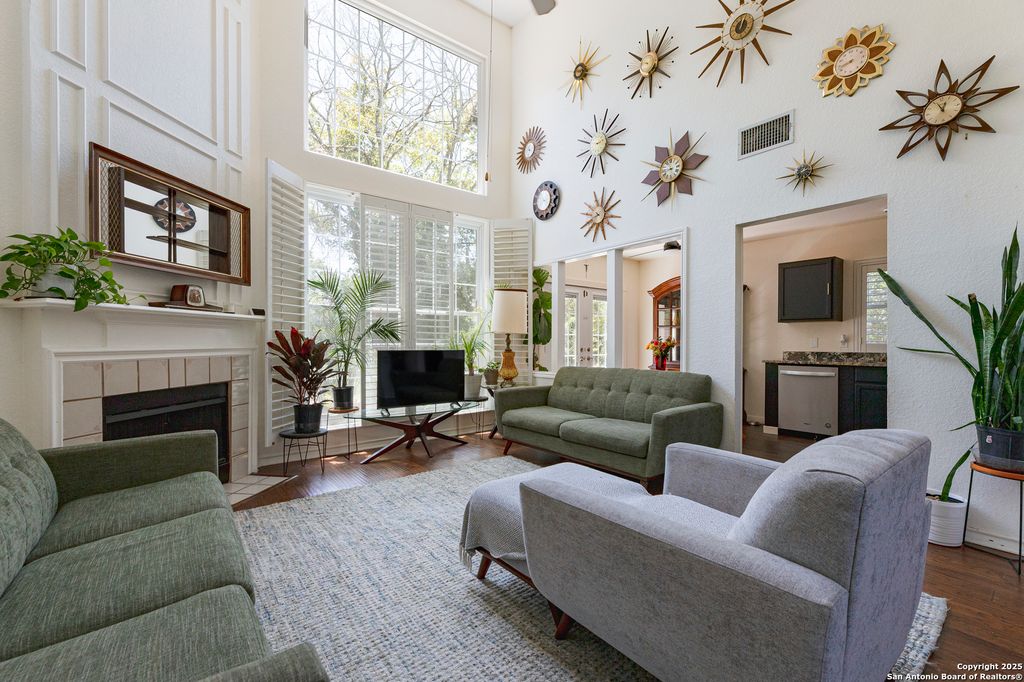 Photo of 922 Hedgestone Dr, San Antonio, TX 78258 (MLS # 1889459)