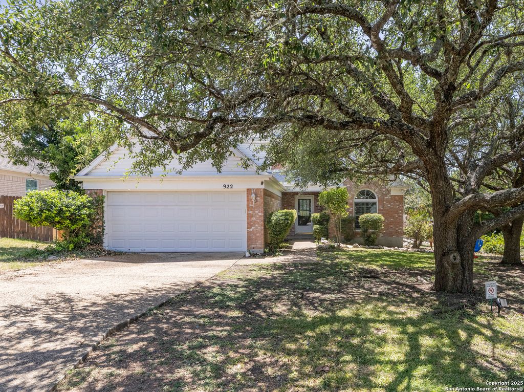 Photo of 922 Hedgestone Dr, San Antonio, TX 78258 (MLS # 1889459)
