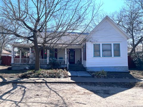 314 Bois Darc Lockhart TX 78644