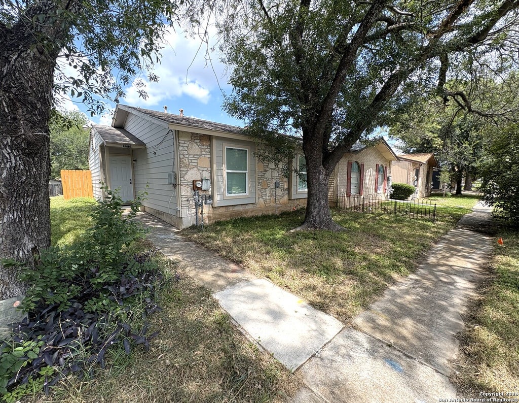 Photo of 1215 Klondike, San Antonio, TX 78245 (MLS # 1874765)