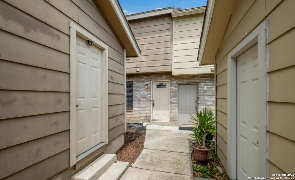 Photo of 5806 Rue Royale, San Antonio, TX 78240 (MLS # 1921952)