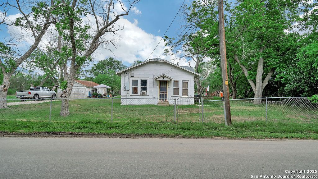 Photo of 270 Country Ln, Cibolo, TX 78108 (MLS # 1866192)