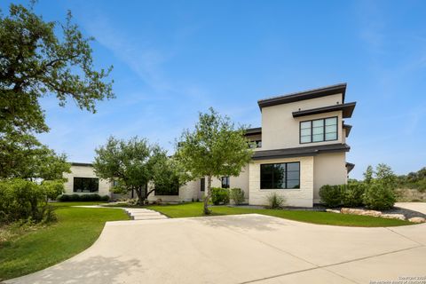 Photo of 211 Clubs Drive, Boerne, TX 78006 (MLS # 1924141)