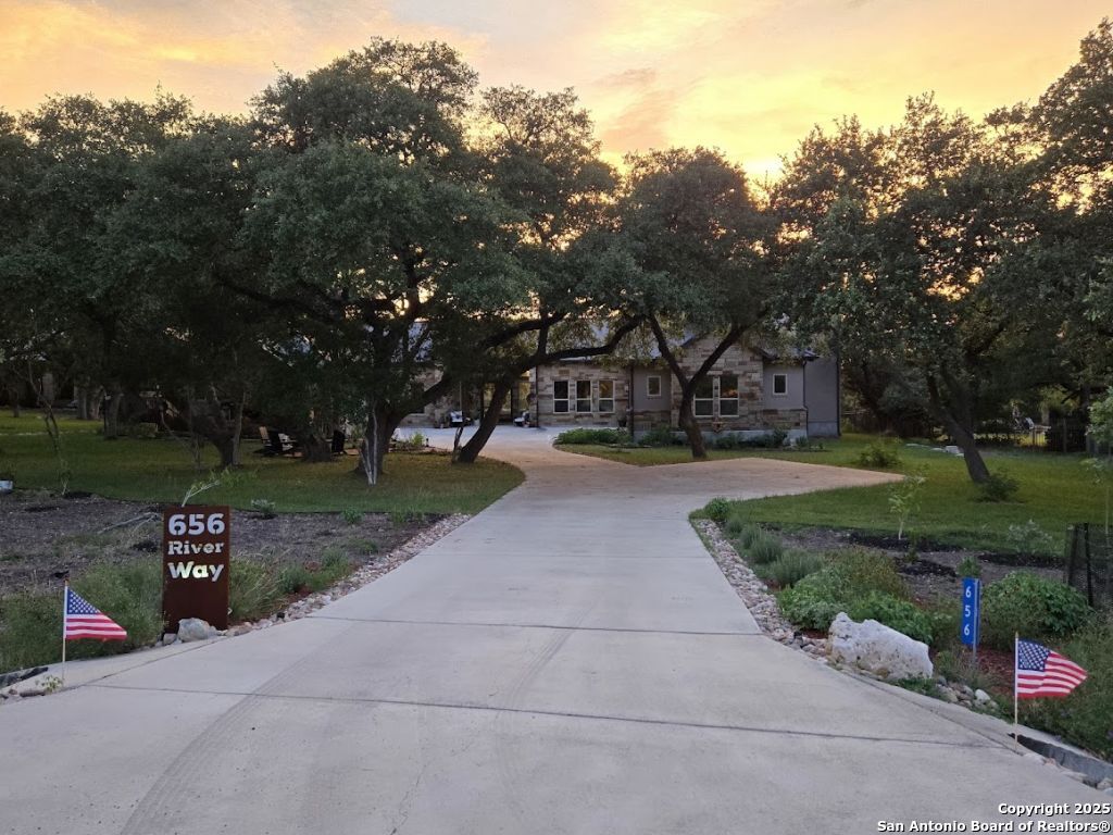 656 River way