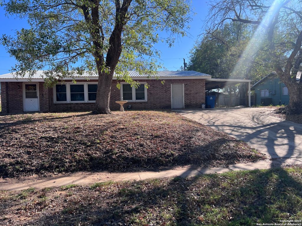Photo of 1105 Maia, Pleasanton, TX 78064 (MLS # 1920824)