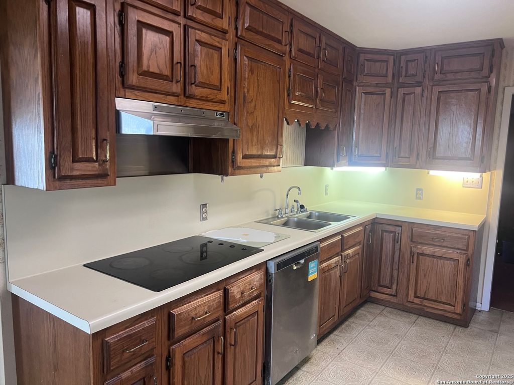 Photo of 1105 Maia, Pleasanton, TX 78064 (MLS # 1920824)