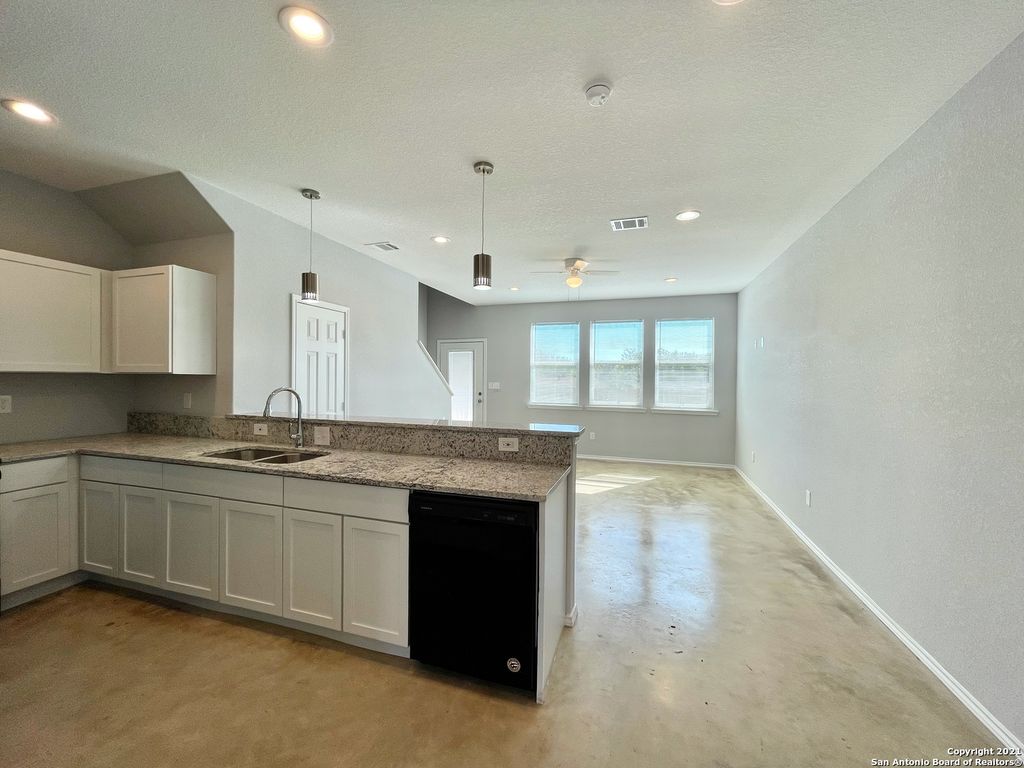 Photo of 6922 Crestway Rd 4 #4, San Antonio, TX 78239 (MLS # 1916395)