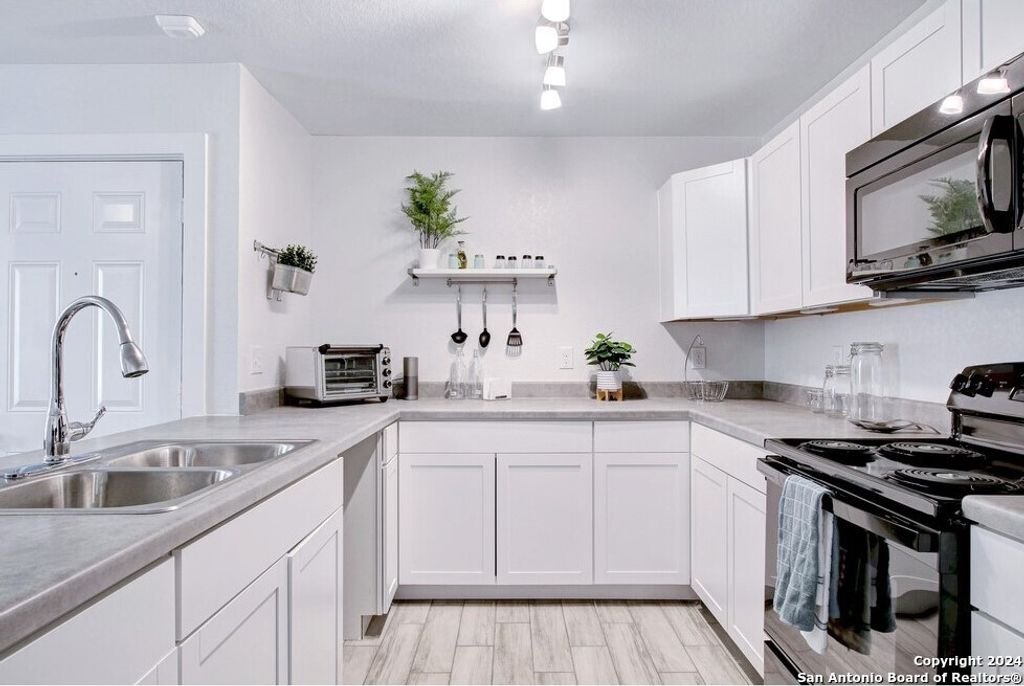 Photo of 6423 MELISSA ANN 1202 #1202, San Antonio, TX 78249 (MLS # 1817908)