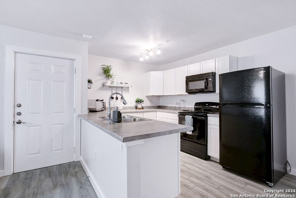 Photo of 6423 MELISSA ANN 1202 #1202, San Antonio, TX 78249 (MLS # 1817908)