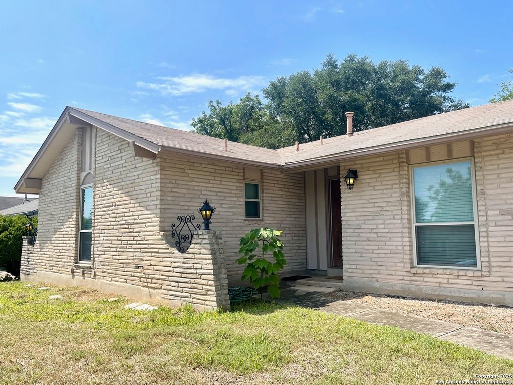 Photo of 6714 Straw Flower St, Leon Valley, TX 78238 (MLS # 1899035)