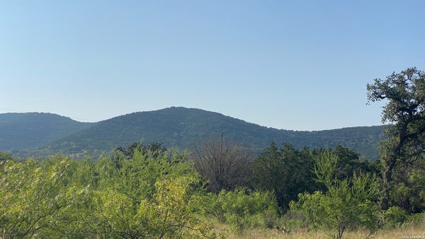 523 KAHN RD, RIO FRIO, TX 78879 - Image cfae727f4be2d62c7433559b7d511de0/368634832