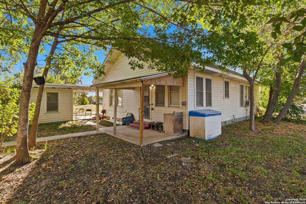 Photo of 603 E Court, Seguin, TX 78155 (MLS # 1919938)