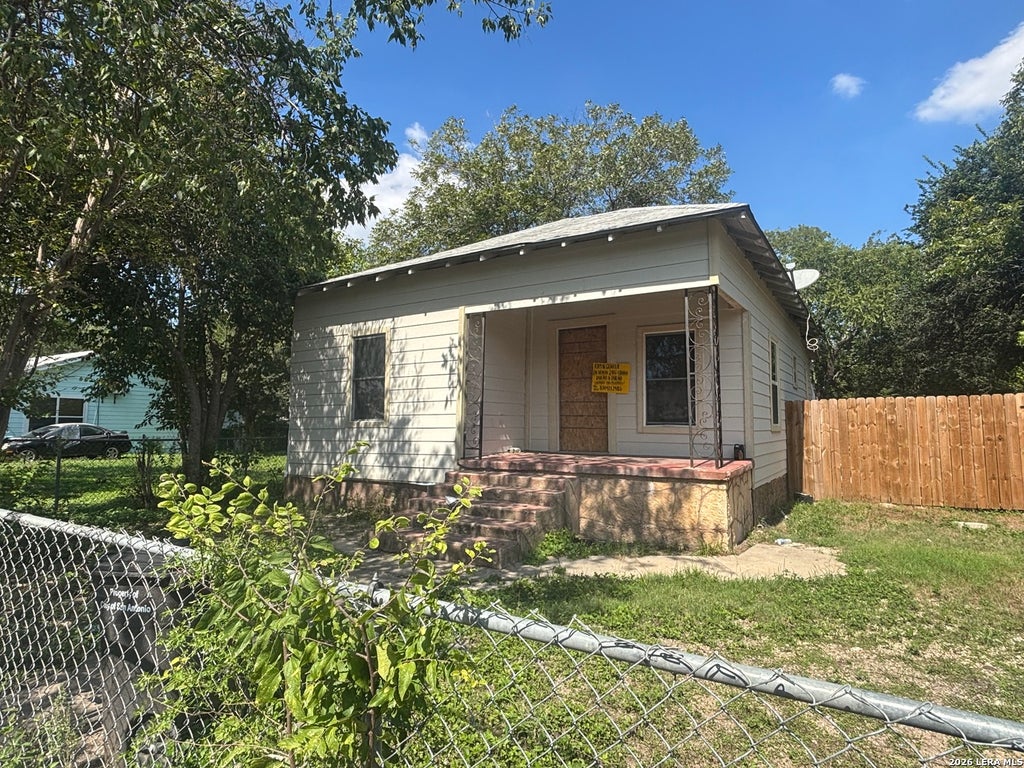 Photo of 1019 CENTER ST, San Antonio, TX 78202 (MLS # 2022386)