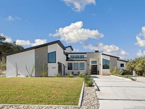 690 KINGS POINT DR Canyon Lake TX 78133